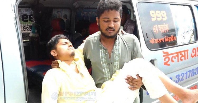 বরিশালের মুলাদীতে ছাত্রদল-শিবির সংঘর্ষে আহত ২৫